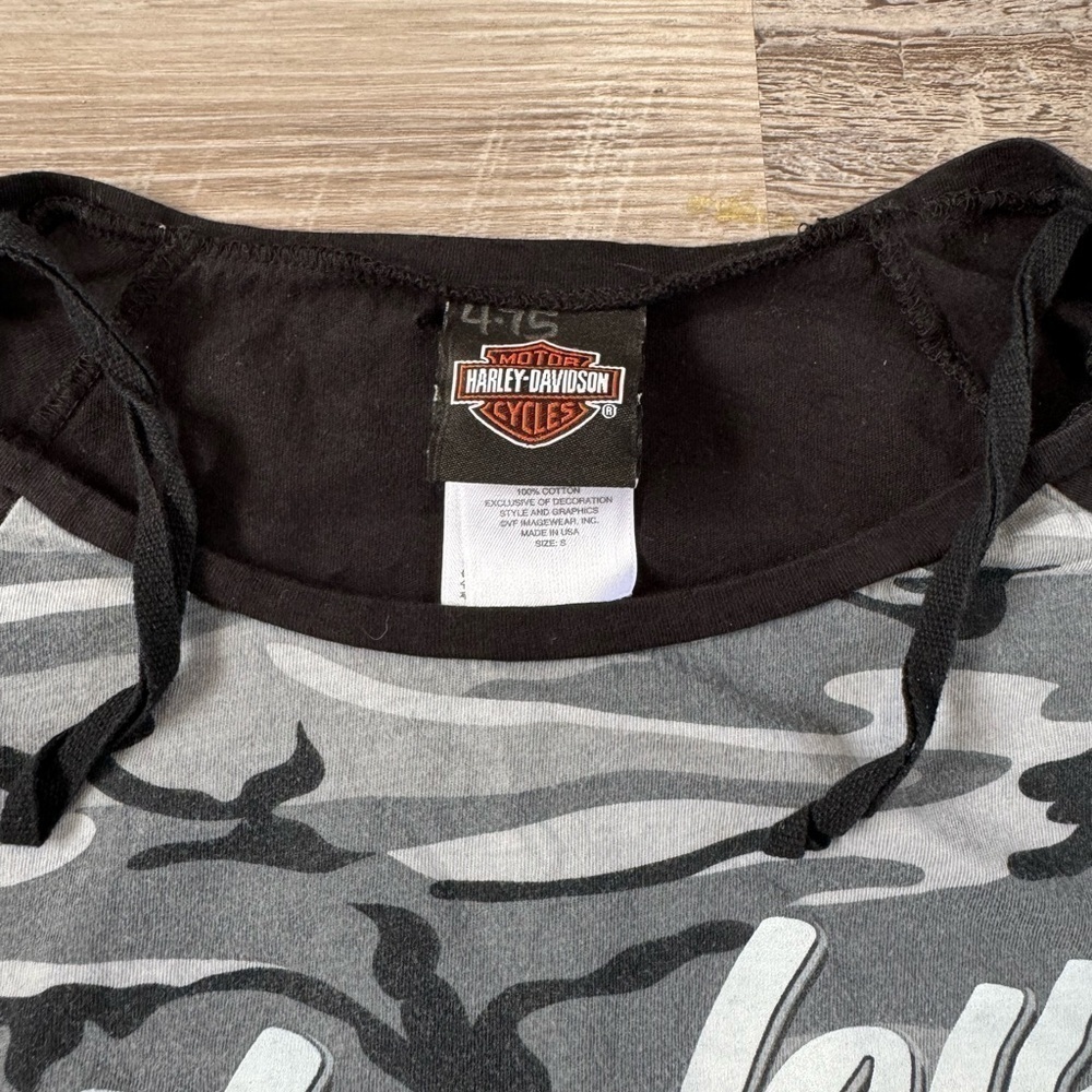 SOLD // Women’s Camo y2k style long sleeve Harley Davidson top shirt size S - Picture 5 of 5